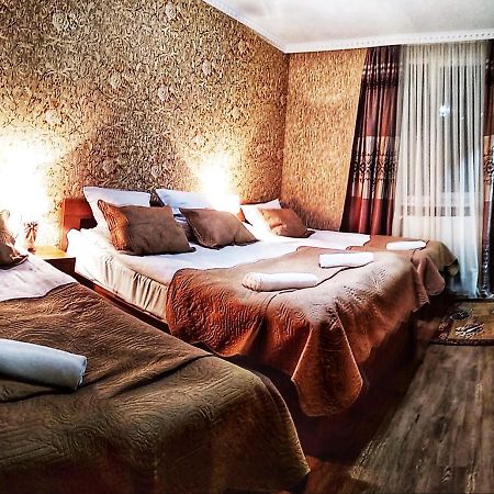 Sophia'S Guesthouse Степанцмінда Екстер'єр фото