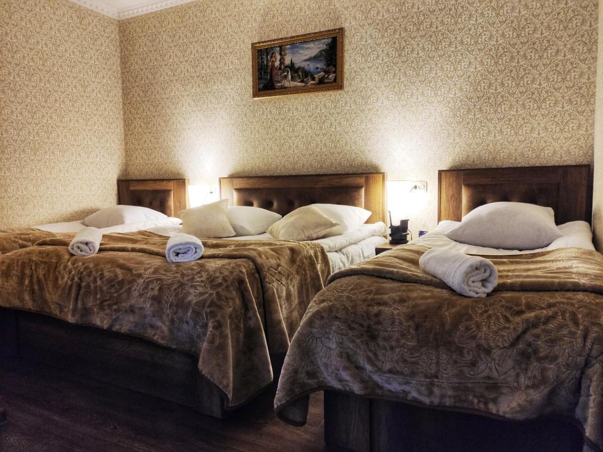 Sophia'S Guesthouse Степанцмінда Екстер'єр фото
