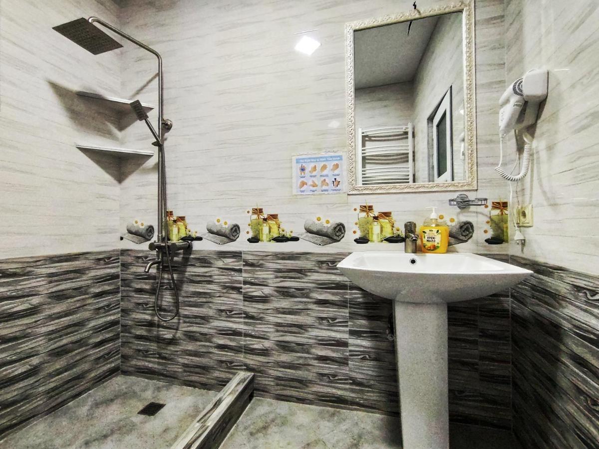 Sophia'S Guesthouse Степанцмінда Екстер'єр фото